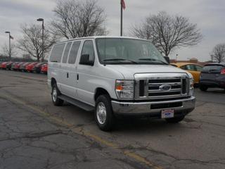 Ford Econoline Wagon 2011 photo 2