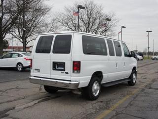 Ford Econoline Wagon 2011 photo 4