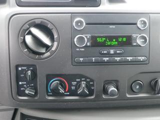 Ford Econoline Wagon 2011 photo 2