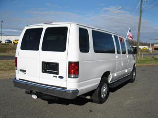 Ford Econoline Wagon 2011 photo 1