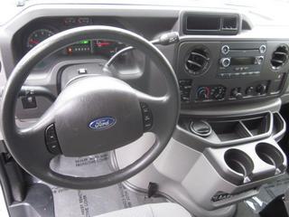 Ford Econoline Wagon 2011 photo 5