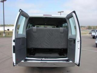 Ford Econoline Wagon 2011 photo 2