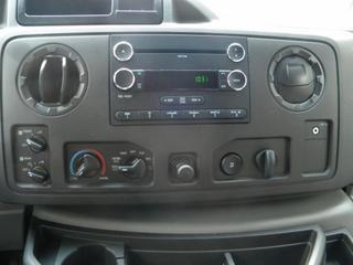 Ford Econoline Wagon 2011 photo 3