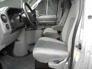 Ford Econoline Wagon 2011 photo 4