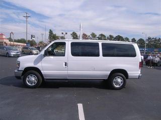 Ford Econoline Wagon 2011 photo 5
