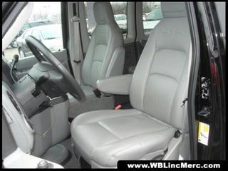 Ford Econoline Wagon 2011 photo 4