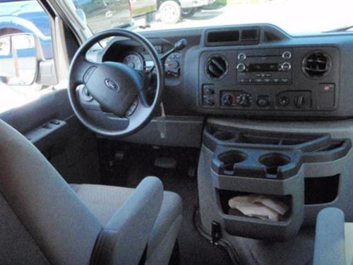 Ford Econoline Wagon 2011 photo 4