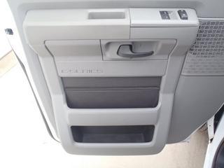 Ford Econoline Wagon 2011 photo 2