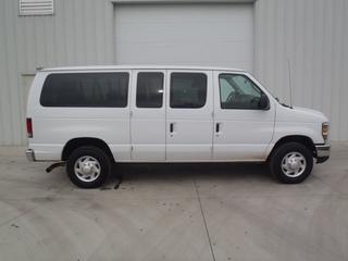 Ford Econoline Wagon 2011 photo 4