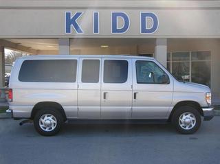 Ford Econoline Wagon 2011 photo 1