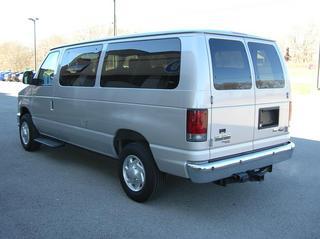 Ford Econoline Wagon 2011 photo 3