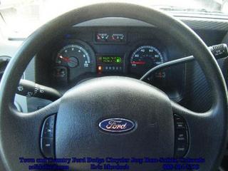 Ford Econoline Wagon 2011 photo 2