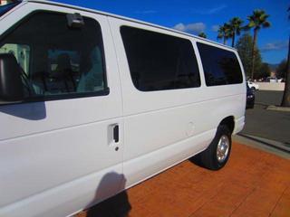 Ford Econoline Wagon 2011 photo 3