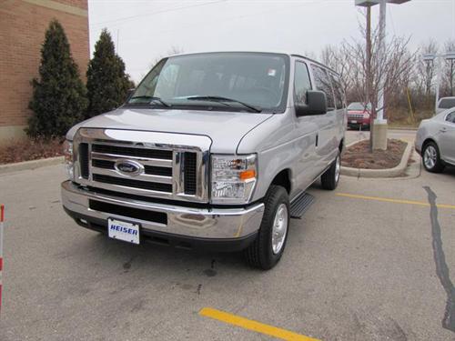 Ford Econoline Wagon 2011 photo 2