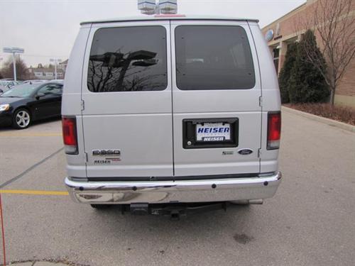 Ford Econoline Wagon 2011 photo 4