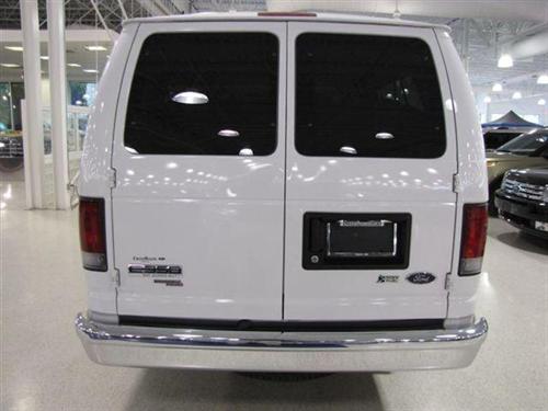 Ford Econoline Wagon 2011 photo 4