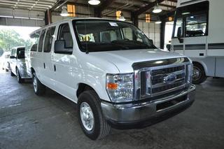 Ford Econoline Wagon 2011 photo 2