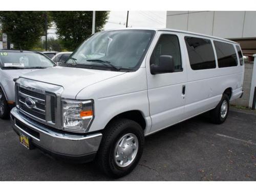 Ford Econoline Wagon 2011 photo 2