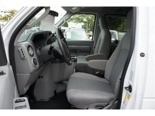 Ford Econoline Wagon 2011 photo 4