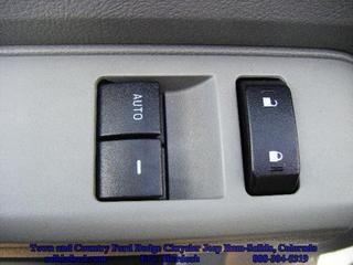 Ford Econoline Wagon 2011 photo 2