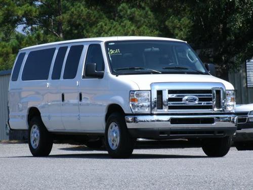 Ford Econoline Wagon 2011 photo 3