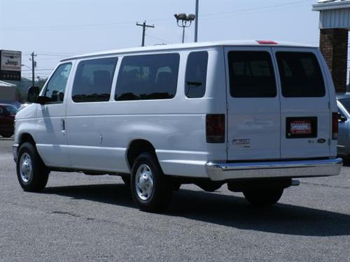 Ford Econoline Wagon 2011 photo 4