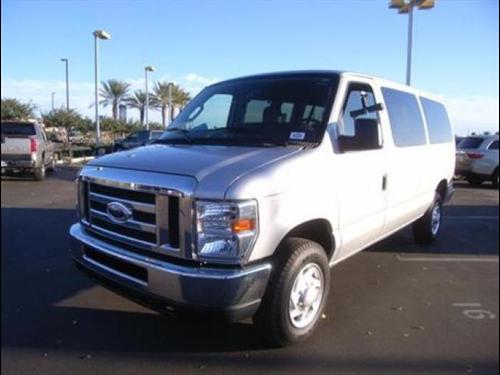 Ford Econoline Wagon 2011 photo 2