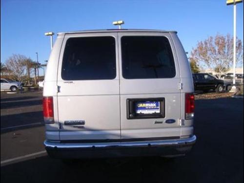 Ford Econoline Wagon 2011 photo 5