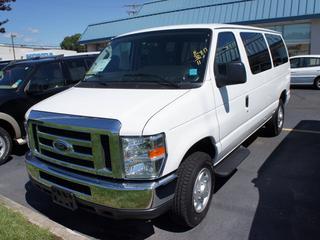 Ford Econoline Wagon 2011 photo 2