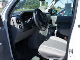 Ford Econoline Wagon 2011 photo 3