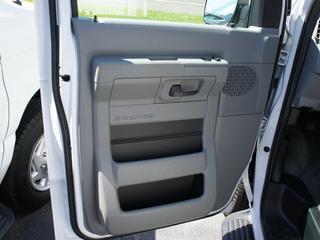 Ford Econoline Wagon 2011 photo 4