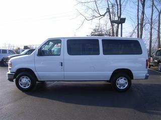 Ford Econoline Wagon 2011 photo 4