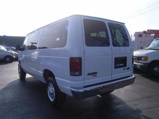 Ford Econoline Wagon 2011 photo 5