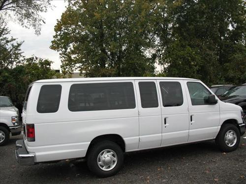 Ford Econoline Wagon 2011 photo 1