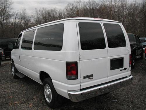 Ford Econoline Wagon 2011 photo 3