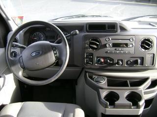 Ford Econoline Wagon 2011 photo 2