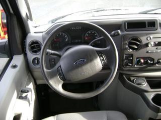 Ford Econoline Wagon 2011 photo 3