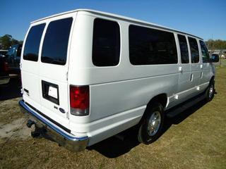 Ford Econoline Wagon 2011 photo 2