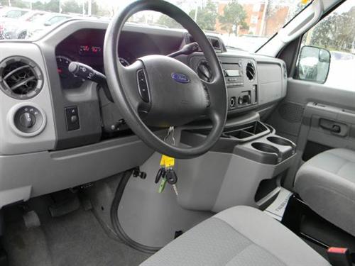 Ford Econoline Wagon 2011 photo 1