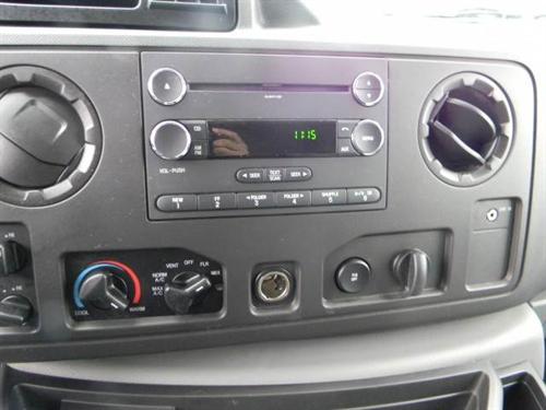 Ford Econoline Wagon 2011 photo 2