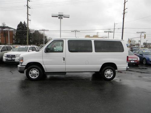 Ford Econoline Wagon 2011 photo 3