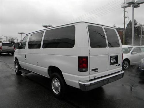 Ford Econoline Wagon 2011 photo 4