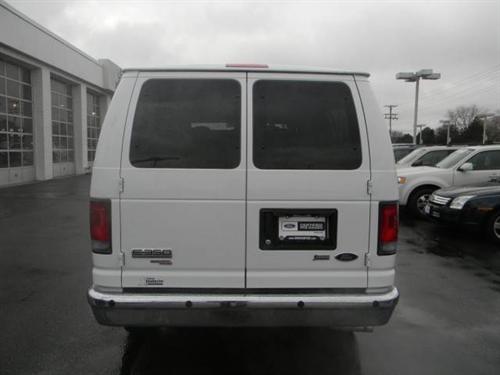 Ford Econoline Wagon 2011 photo 5