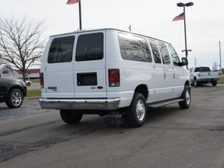 Ford Econoline Wagon 2011 photo 5