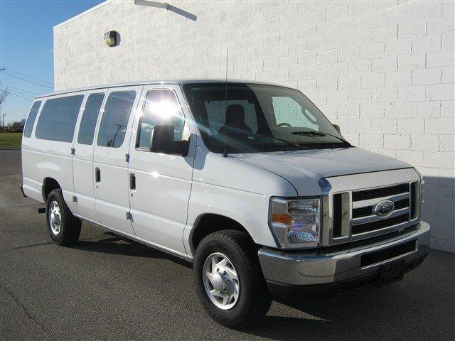 Ford Econoline Wagon 2011 photo 1