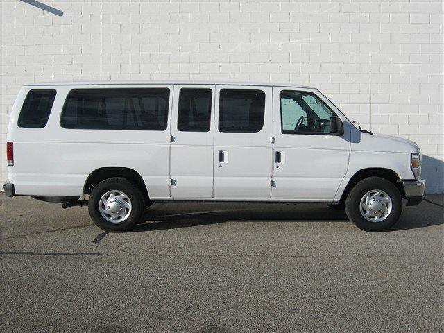 Ford Econoline Wagon 2011 photo 5