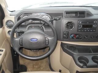 Ford Econoline Wagon 2011 photo 2