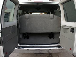 Ford Econoline Wagon 2011 photo 2
