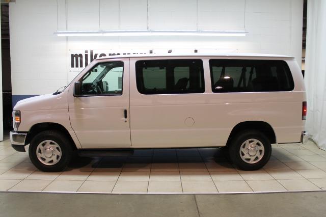 Ford Econoline Wagon Ertible GT Deluxe Passenger Van