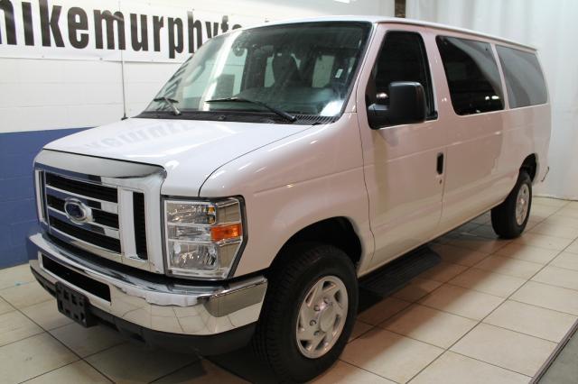 Ford Econoline Wagon 2011 photo 1